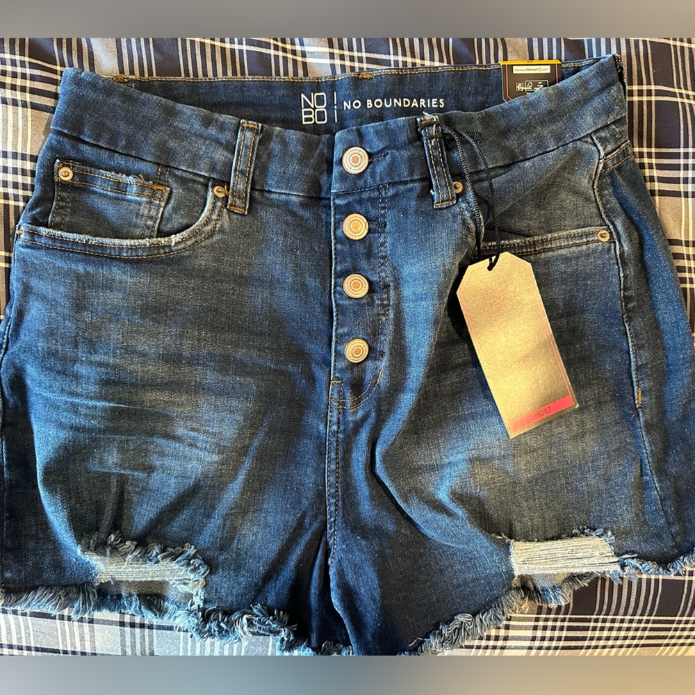 No Boundaries Mom fit Jean shorts